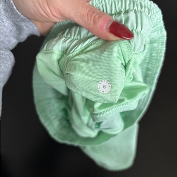 Lululemon Hotty Hot Low-Rise Lined Short 2.5 - Picture 6 of 6